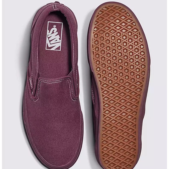 Vans WMNS Classic Slip-On
Pastel Mono Plum Wine
VN000CT5CHI
Sneakers - Picture 6 of 16